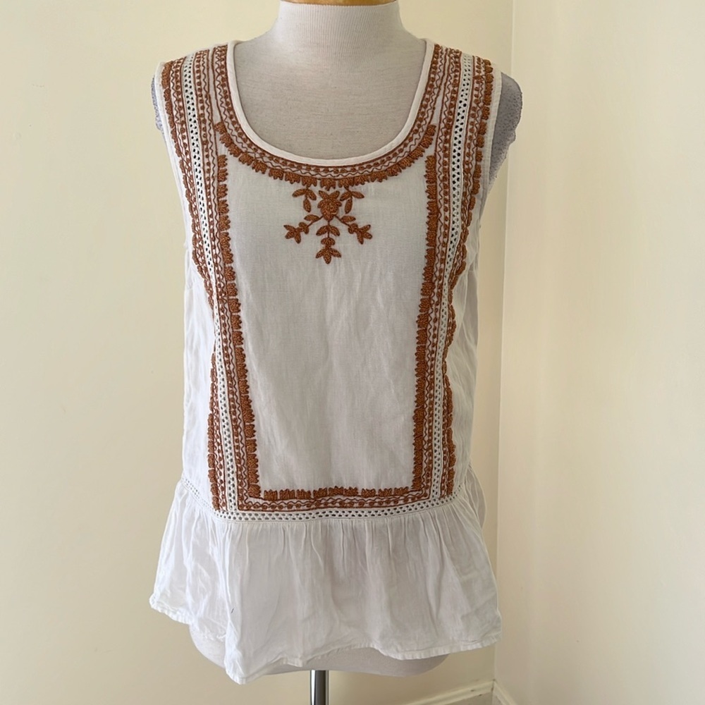 Fat Face SZ 6, embroidered white top.